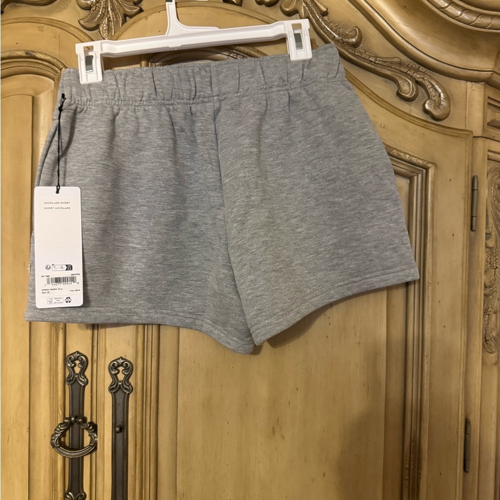 ALO Yoga grey shorts - Picture 6 of 7